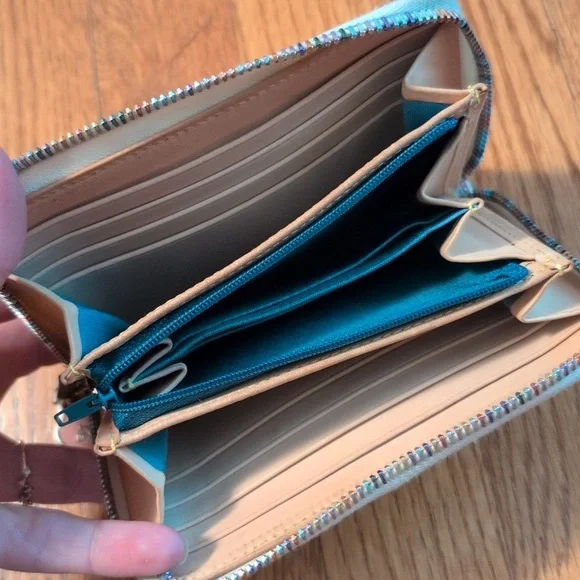 Dooney & Bourke - Vintage It Girl Lindsay Lohan Wallet With Heart Zipper - Picture 2 of 3